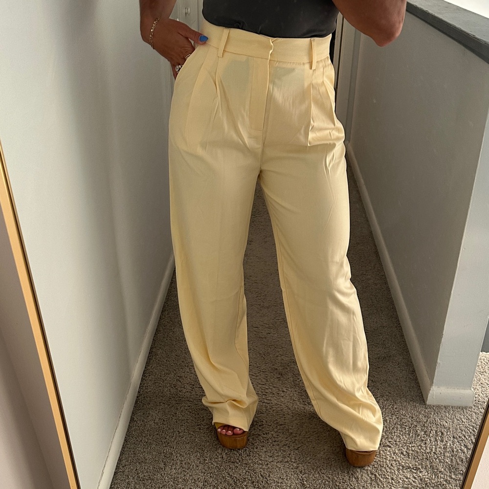 High-Waist Wide-Leg Trousers in Pale Yellow